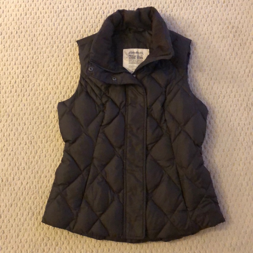 Eddie Bauer puffer vest in dark brown